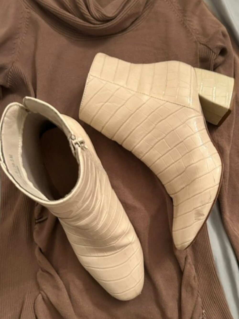 casual dress womens size 8 eight shoes cream faux leather club
